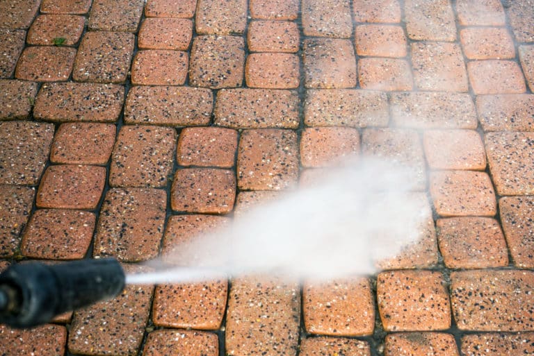 AdobeStock 164812244 - Décapage sol - Landerneau Brest